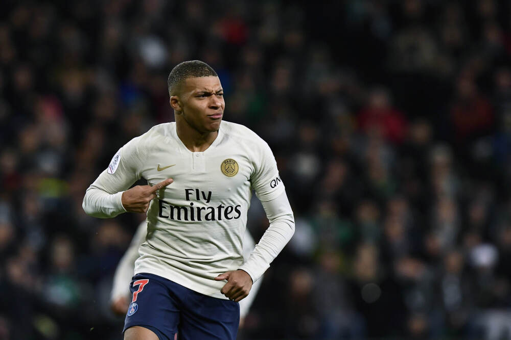 配装VK-800发动机的“贝加尔”飞机首飞